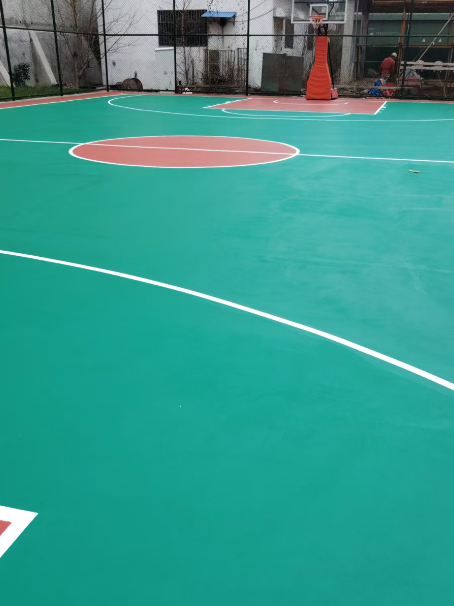 哈密 球场长期使用易出现地面开裂